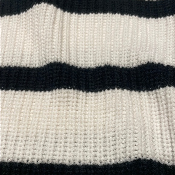 Black and White Striped Cropped Sweater - Picture 2 of 4
